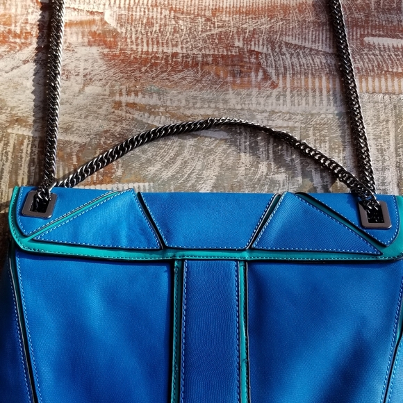 Blue/Green Purse with chain strap - Picture 6 of 9